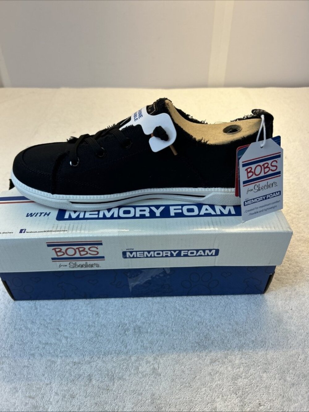 Skechers BOBS Memory Foam Sneakers Black Slip On Women SZ 8.5 Wide New in Box